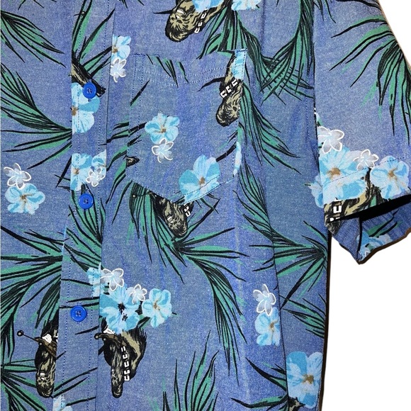 Disney Star Wars men’s blue chewbacca Hawaiian chambray shirt sz small - Picture 2 of 4